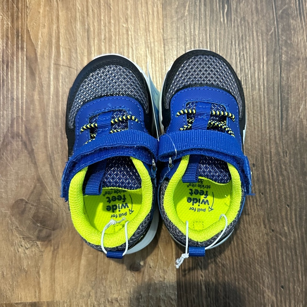 Stride rite machine washable brand new size 6 shoes